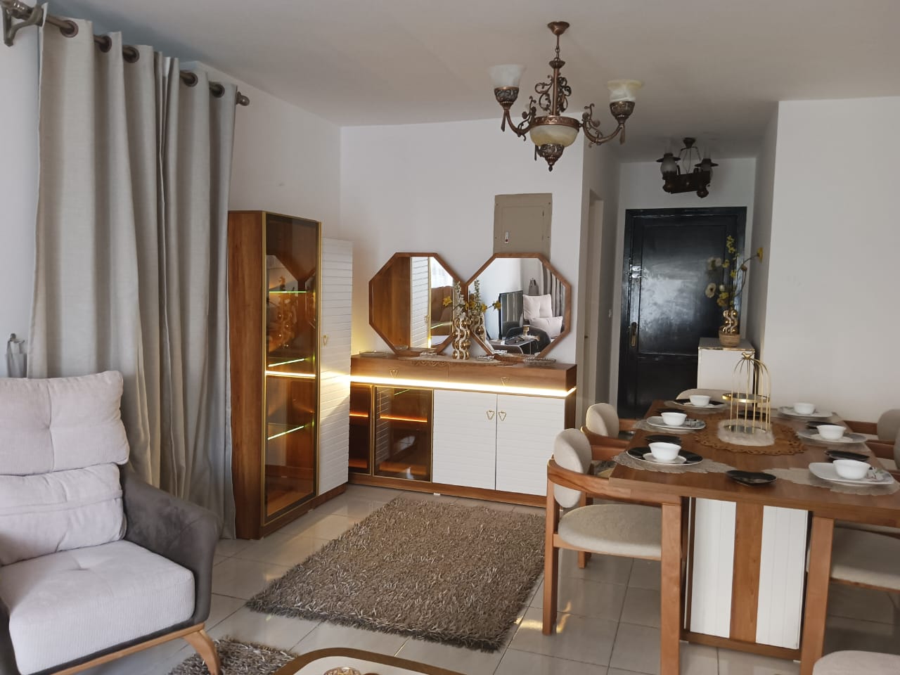 شقة في مدينتي 123 م2 للإيجار مفروش بحري على حديقة كبيرة 45,000 ج 